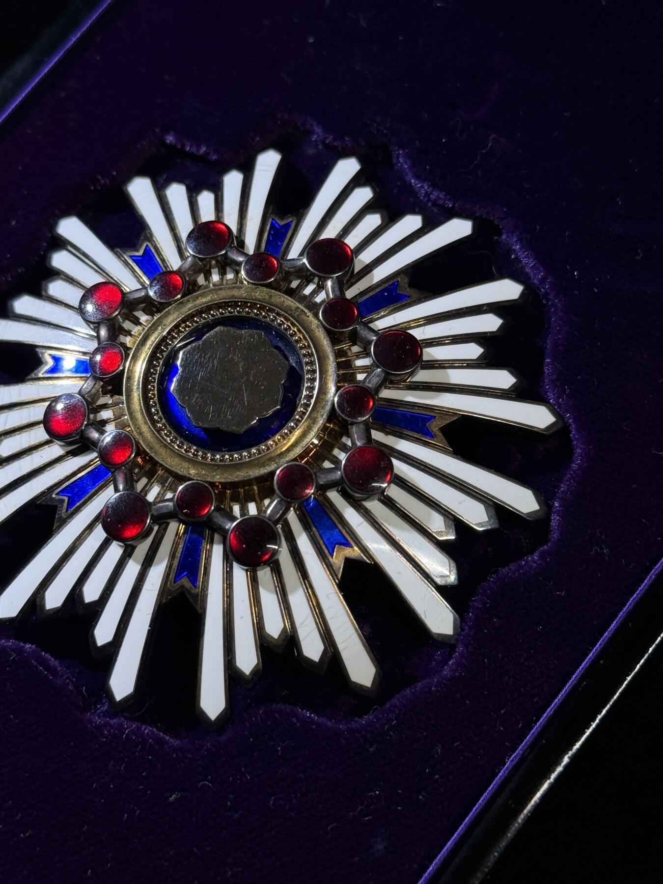 欢庆春节！戎马世界章牌大赏第111期春节大拍 勋二等瑞宝章，盒略齐全，银制