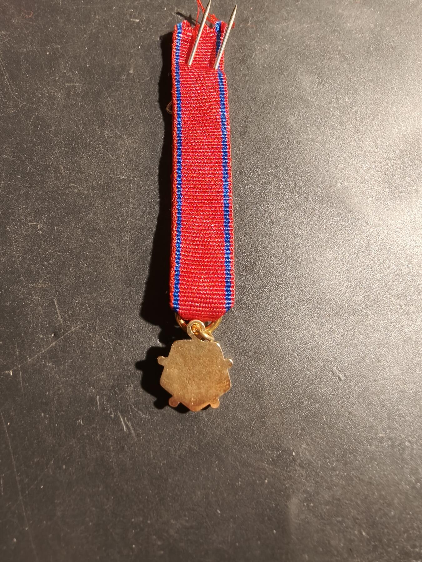 老王徽章第180期 法国骑士级善良与功绩之星勋章    原盒带迷你章