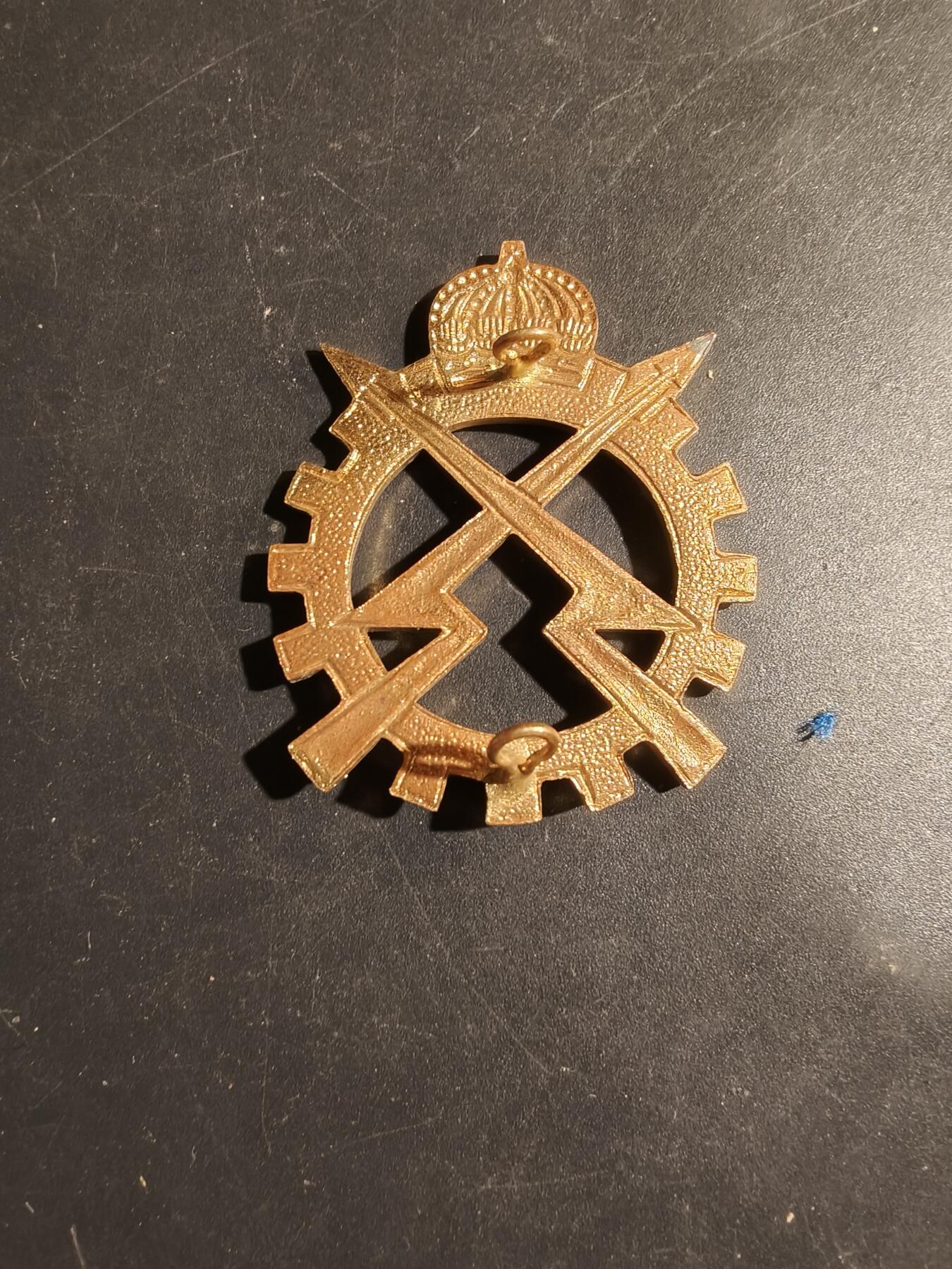 老王徽章第180期 比利时皇家电气与机械工程师贝雷帽徽