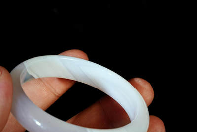 上海都达杂项专场四十七【全场包邮】  天然冰透玛瑙手镯 附鉴定证书90-58