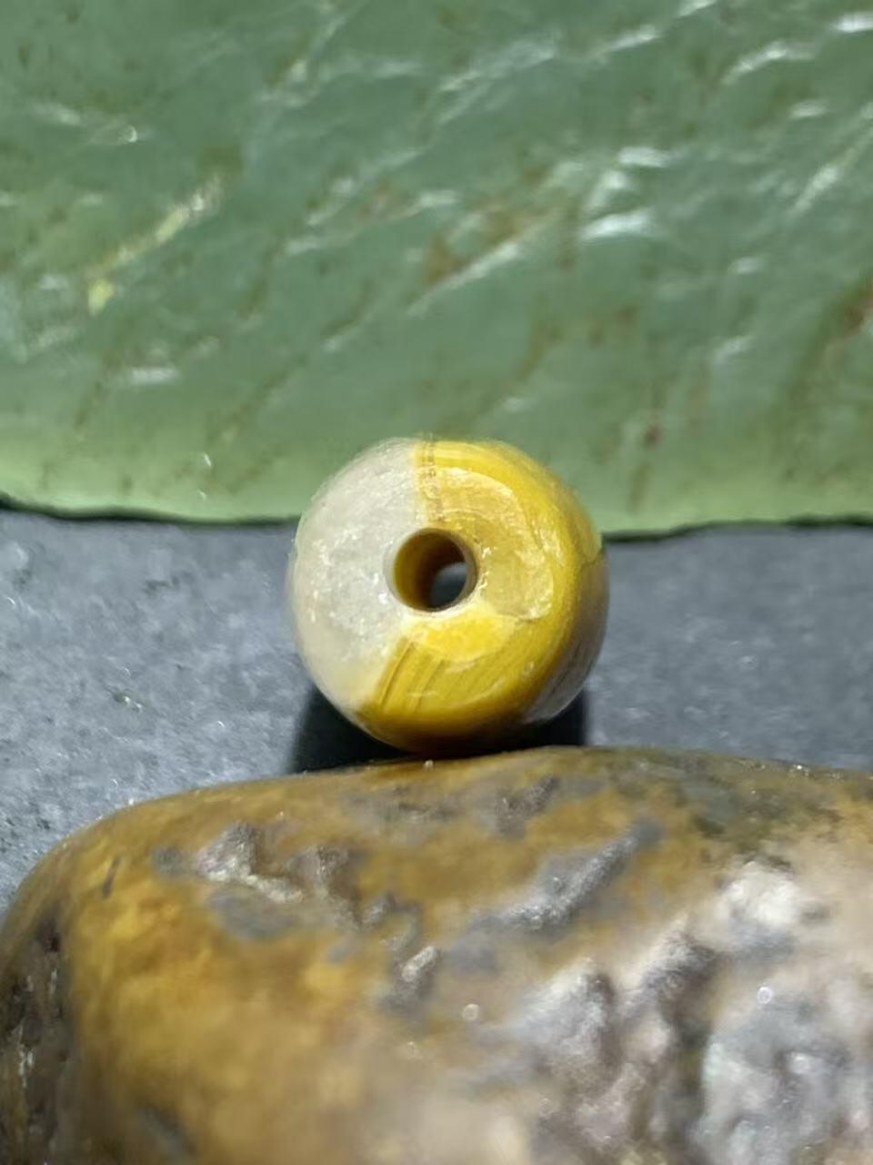 冰飘草花纹战国红玛瑙通货桶珠一颗！