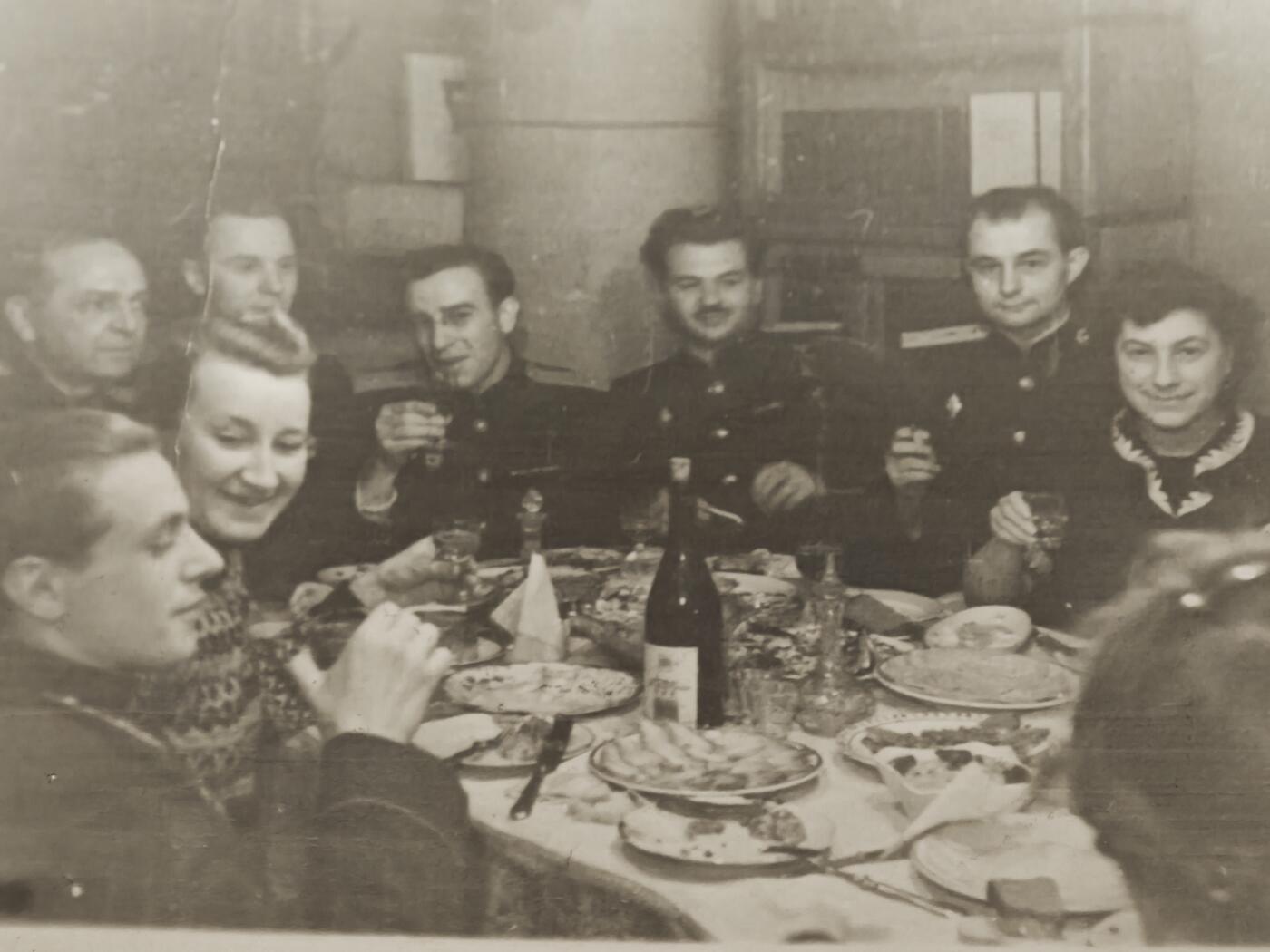 橙子收藏(照片专场)第三期 二战结束后至50年代初（约1945-1955年）拍摄的苏联军官私人聚餐照