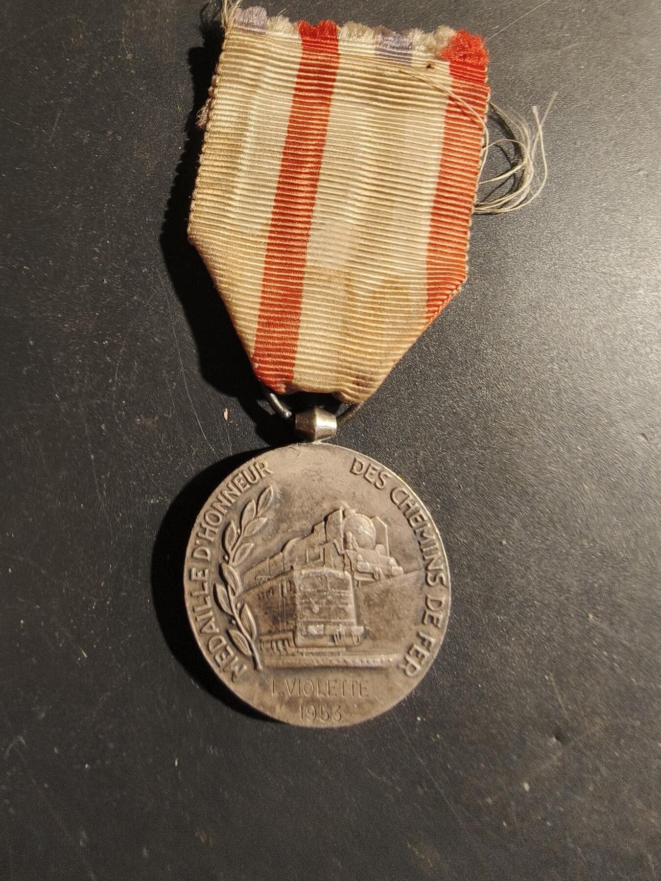 老王徽章第180期 法国银级铁路服务奖章   1953实发