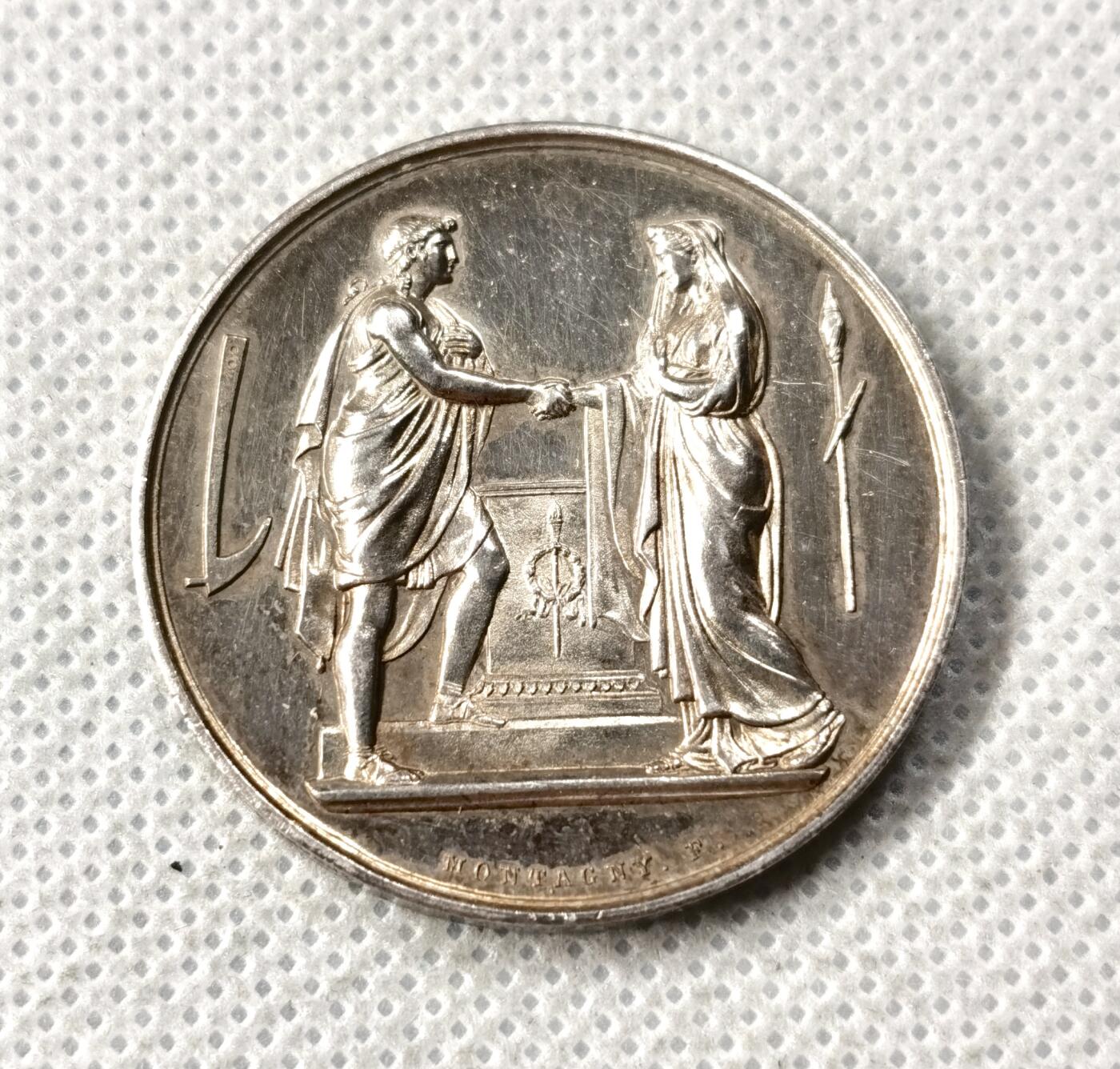 甄臻铺-世界币章拍卖（第49期）精品场拍品征集中，送拍享返佣金等优惠多多 法国19世纪爱情银章17.87克34.6mm