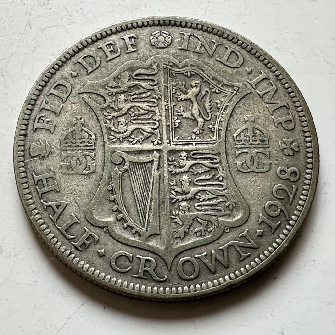 🌹外币初藏🌹🐯2026年第17场 快递将在12号停运 年前需发货的抓紧 ，年后正月十五恢复发货 英国1928年1/2克朗银币 14.1克50%银