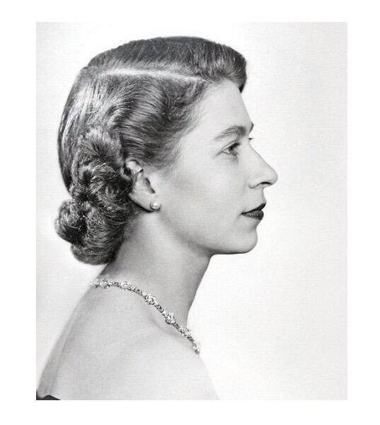 【旋风钱币】2月7日19:00准时开拍 精美欧洲币章、银币银章、第三帝国钱币等 全场包邮！ 纯手工 英国伊丽莎白 镀银高浮雕精制八角六边形币章吊坠 35MM