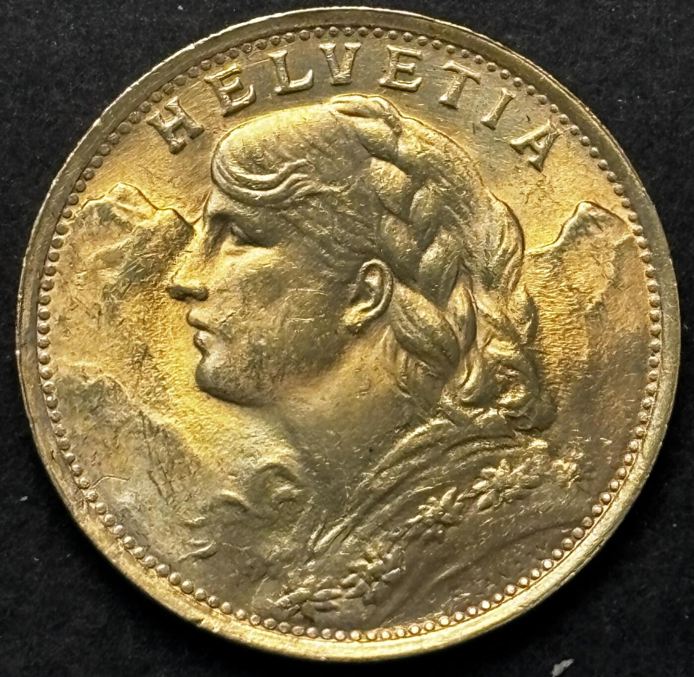 【金马踏春，泉马奔腾】2026 年新年贺岁场，（定于年初五接财神截拍）祝各位老板马到成功，马上有钱，愿岁岁平安喜乐顺遂 1935 年瑞士雪山女神 20 法郎金币，金光闪闪，原状态品相，也是第二版本关门年份，比较稀少 6.45 克 900 金
