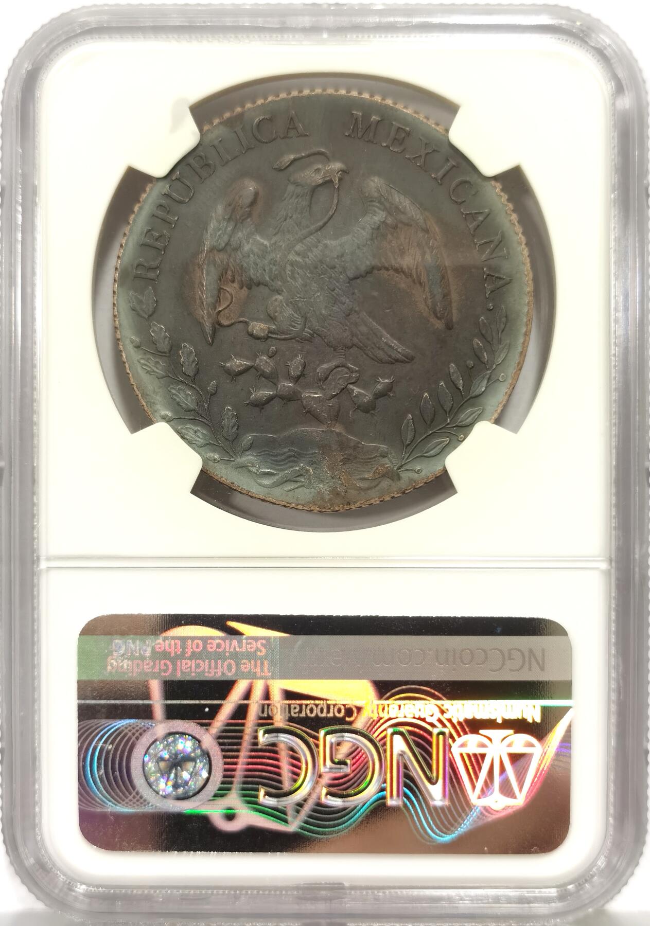 博洋堂“心向春光”2月精品大拍专场暨第160期（全场包邮） NGC AU 葡属东帝汶加盖墨西哥1895年MO厂鹰洋8R，非常罕见，鹰洋加盖的进阶品种，远比菲律宾加盖要少，底板梦幻彩包浆，加盖的基督十字戳记深峻清晰，评级为UNC STRONG。基督十字为十四世纪成立的葡萄牙基督骑士徽章，葡萄牙海外殖民的象征。由于大量假币流入殖民地，当地政府被迫通过在所有流通钱币上加盖基督十字戳记，以打击假币泛滥。此戳记仅出现于墨西哥“Cap & Rays”8 Reales上