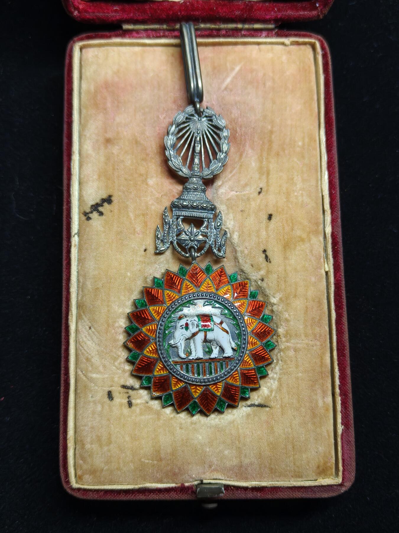 2026新年第一场  英国伦敦代工暹罗王国时期指挥官级白象勋章 早期勋章严格限制人数 非常罕见 距今一百多年珐琅保存较好