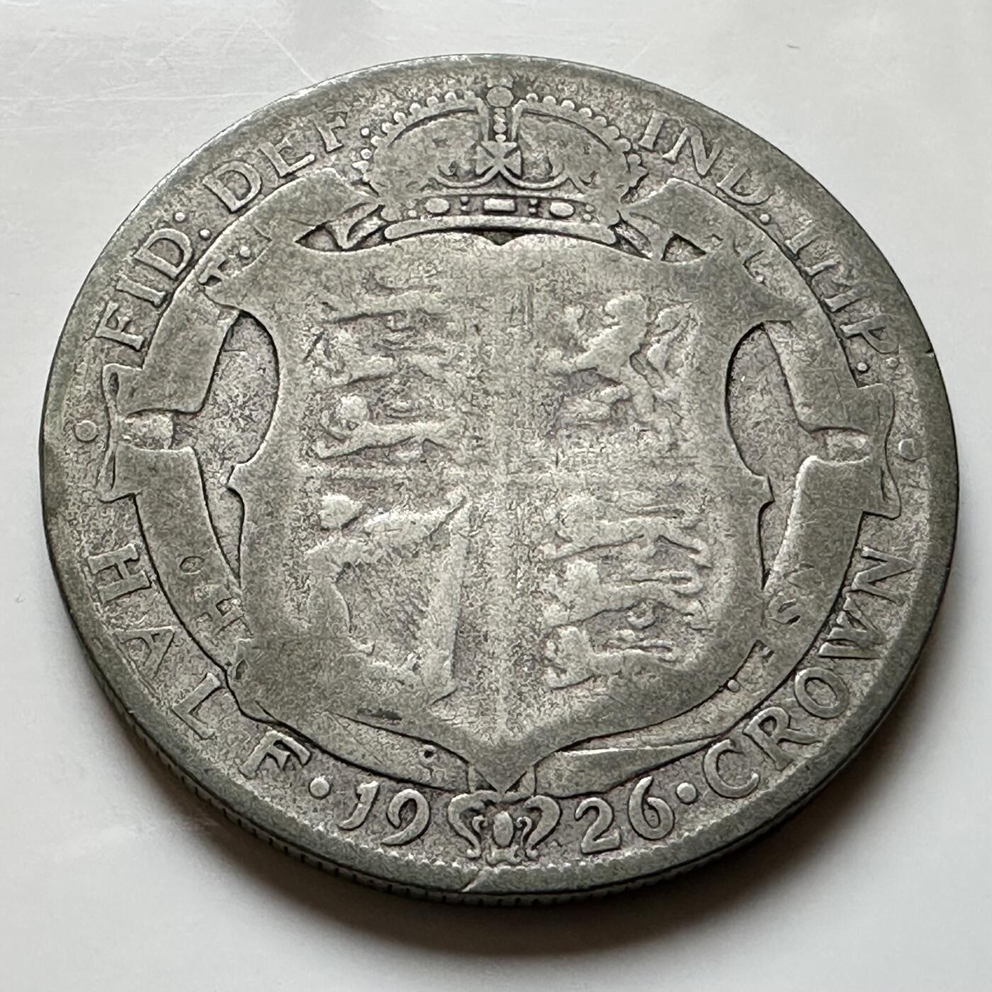 🌹外币初藏🌹🐯2026年第17场 快递将在12号停运 年前需发货的抓紧 ，年后正月十五恢复发货 英国1926年1/2克朗银币 14.1克50%银