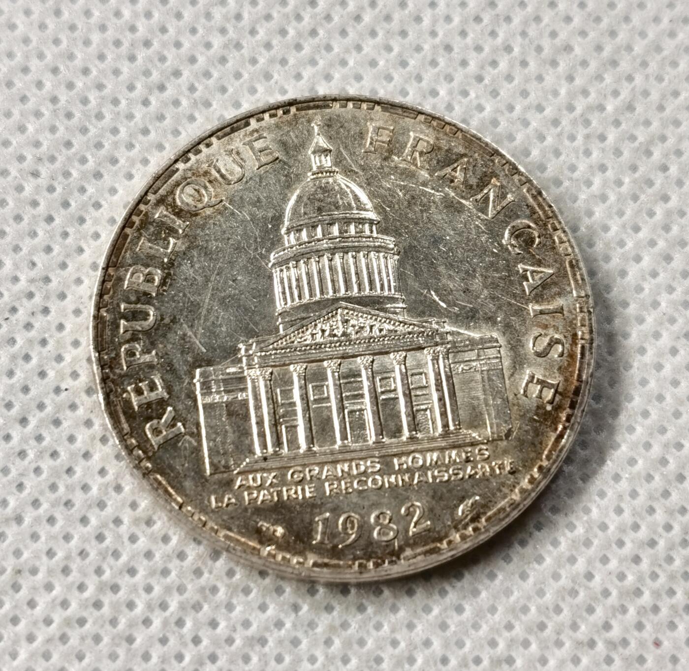 甄臻铺-世界币章拍卖（第49期）精品场拍品征集中，送拍享返佣金等优惠多多