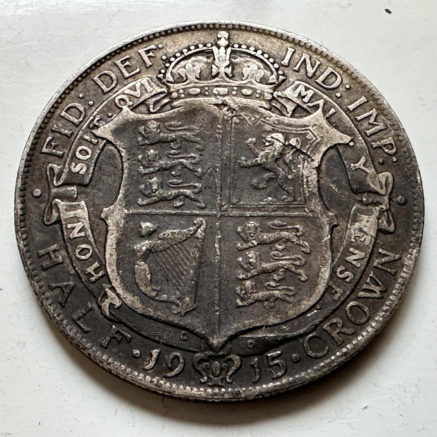 🌹外币初藏🌹🐯2026年第17场 快递将在12号停运 年前需发货的抓紧 ，年后正月十五恢复发货 英国1915年1/2克朗银币 14.1克92.5%高银