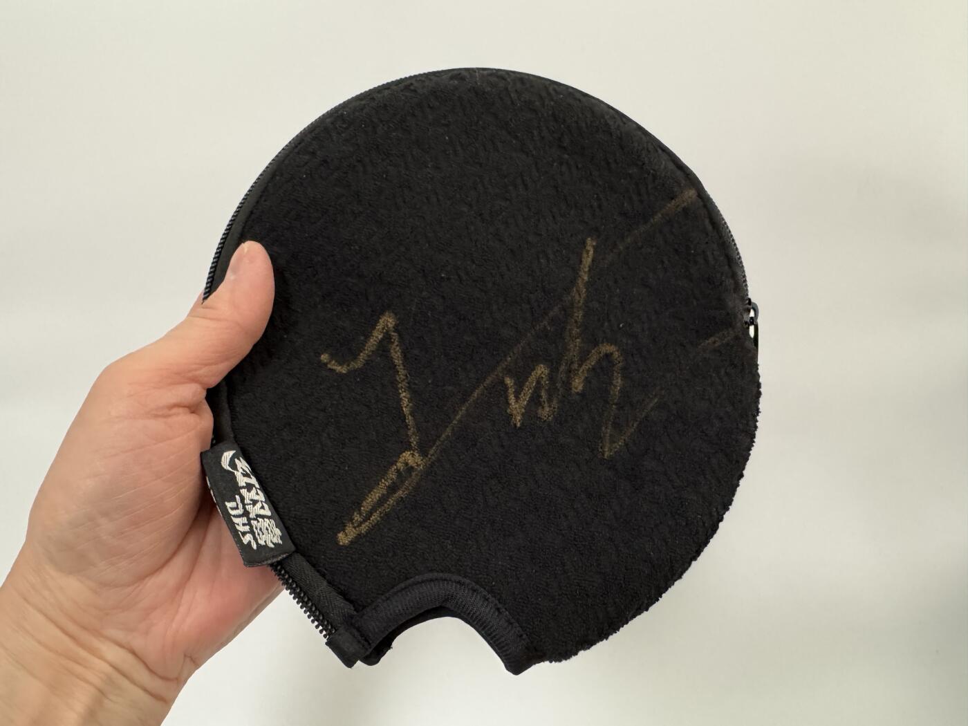 零元拍：男子乒乓球大满贯得主，国乒男队主教练王皓指导亲签王导自用红双喜乒乓球拍套！