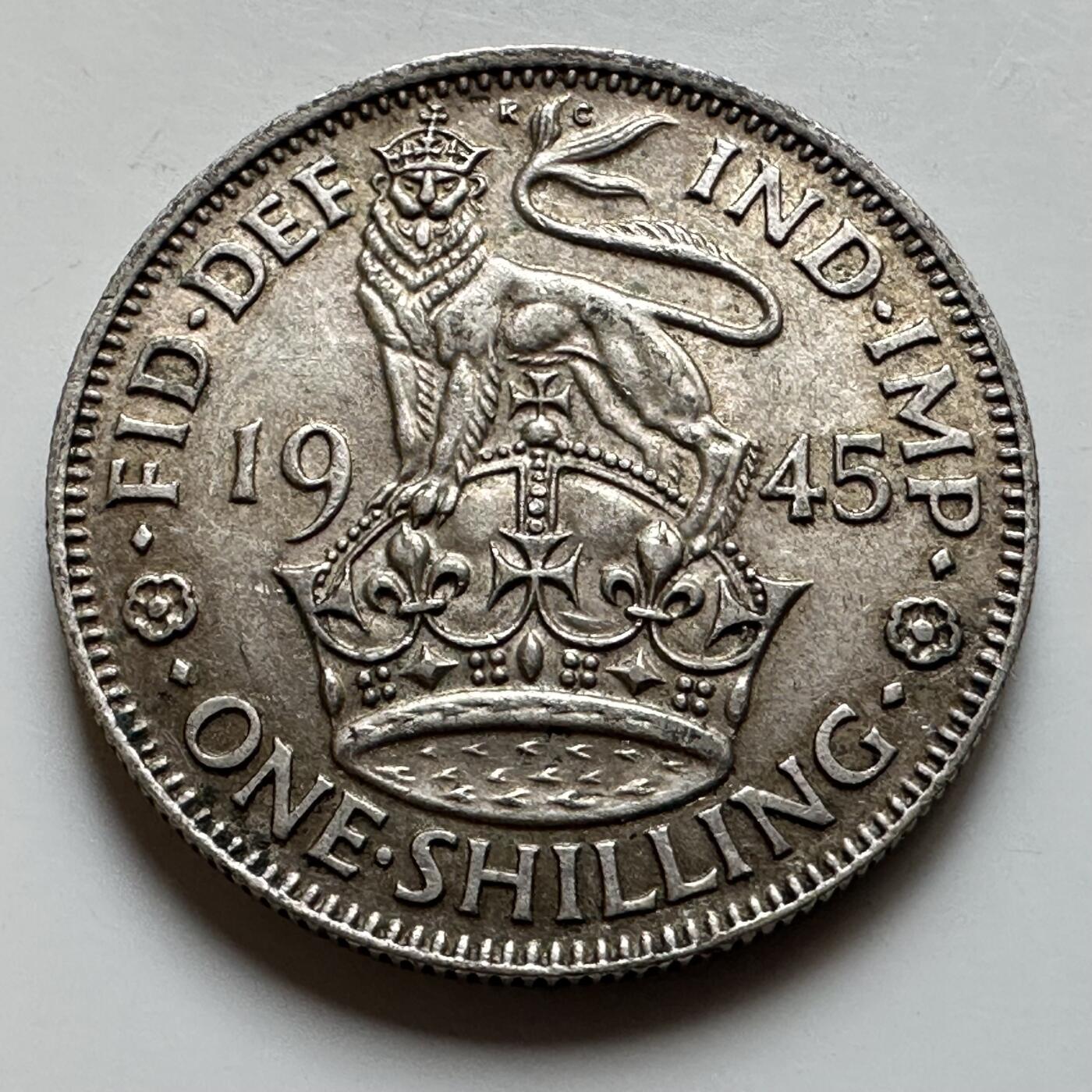 🌹外币初藏🌹🐯2026年第17场 快递将在12号停运 年前需发货的抓紧 ，年后正月十五恢复发货 英国1945年一先令银币 5.65克50%银