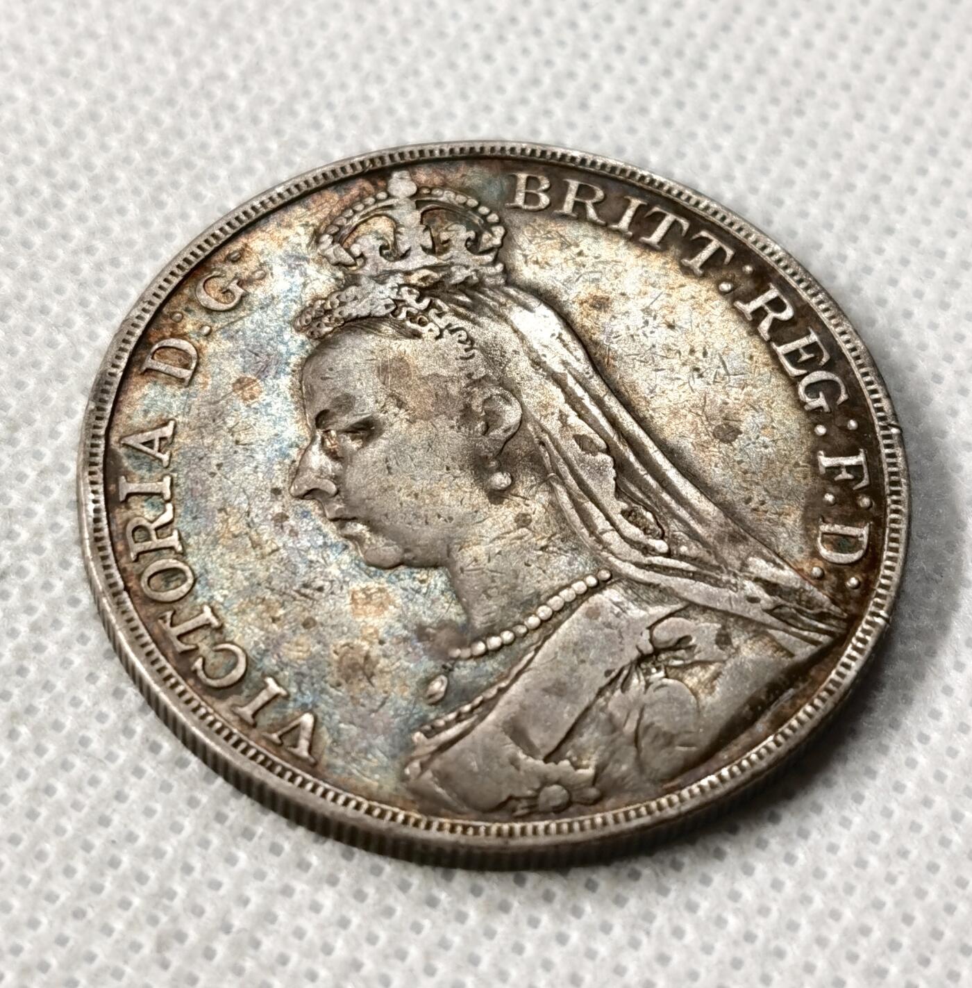 甄臻铺-世界币章拍卖（第49期）精品场拍品征集中，送拍享返佣金等优惠多多 1889马剑银币，黑色五彩包浆，细节见图，2枚一组