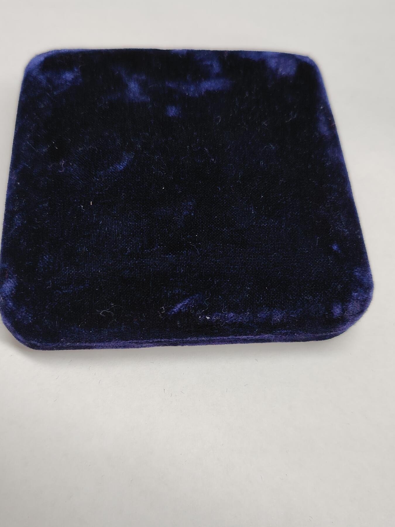 城南花开💐💐💐86场（节后发货） 朝鲜纪念带盒（材质不明，不能确认纯的银）