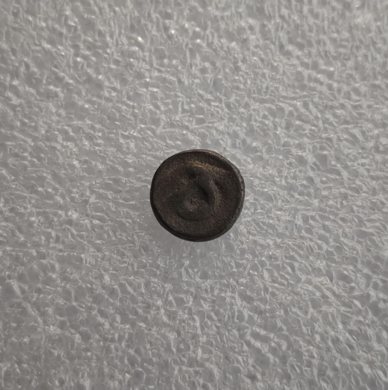 瓶子🏺第228期拍卖会  6-8世纪三佛齐王国檀香花图案打制银币