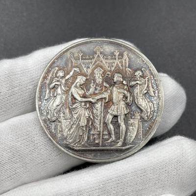 「木头集藏」“ 新岁撷珍”——章牌精品专场！ - 1898年法国婚礼纪念银章，直径：36.5 mm，21.7 g，边铭：丰饶角 ARGENT，品相不错。