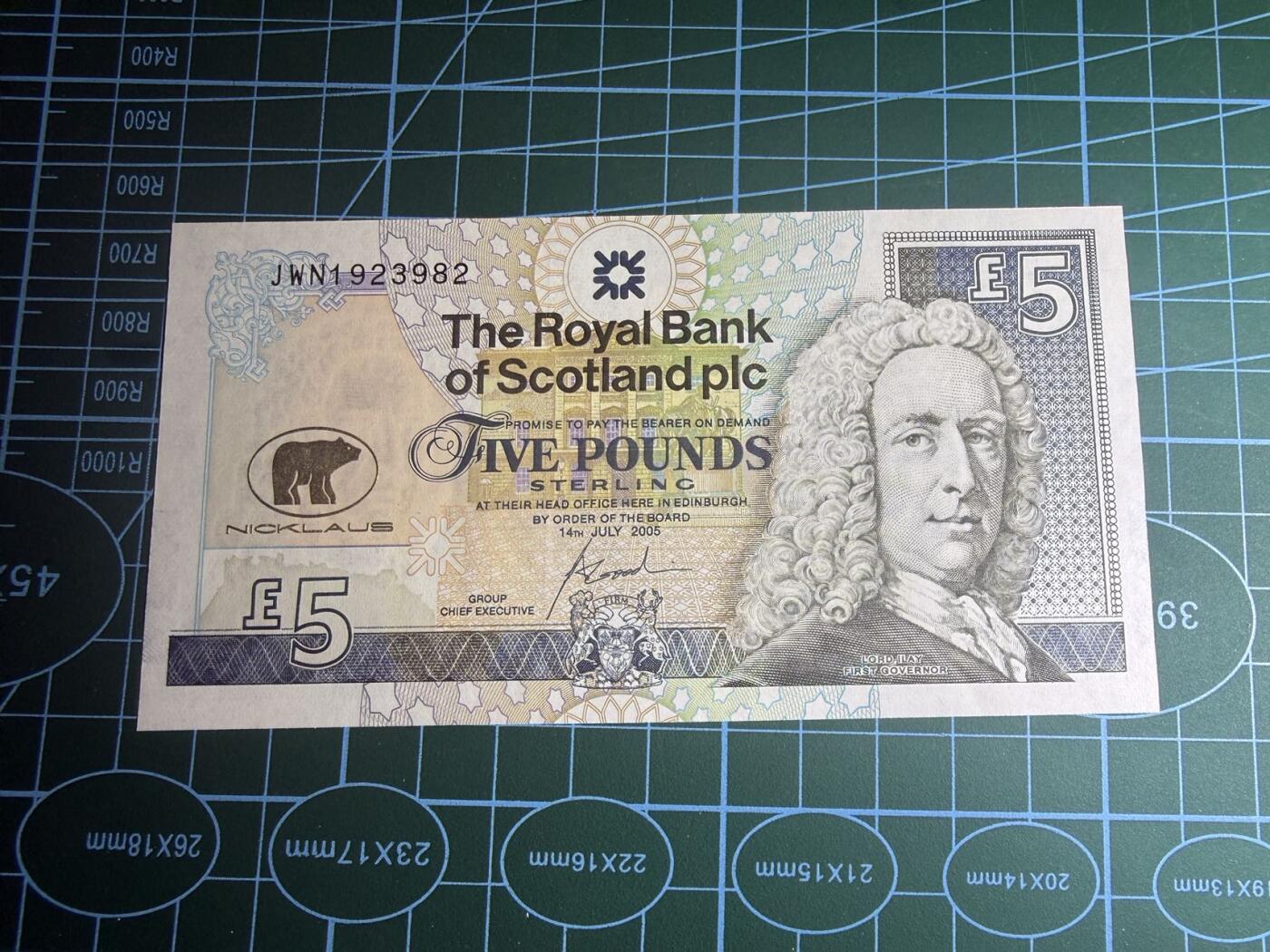 【炜奕收藏】，第五十九期，苏格兰多时期钞票，年前最后一期，拍后所有寄存物品将寄出 2005年苏格兰皇家银行5镑纪念钞，UNC品相，号码无47