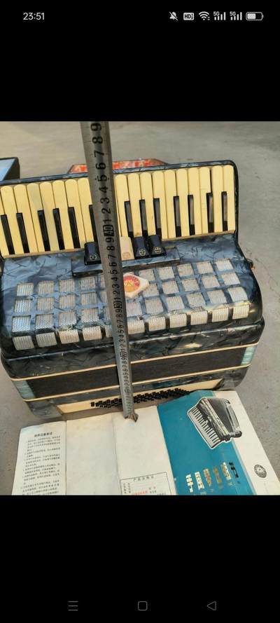 下乡淘到，文革时期星海牌手风琴，北京乐器厂1975年出厂，带有说明书，有编号有规格，品相好正常使用，音质嘹亮悦耳，可使用，收藏价值很高，保存完整，包老！ - 下乡淘到，文革时期星海牌手风琴，北京乐器厂1975年出厂，带有说明书，有编号有规格，品相好正常使用，音质嘹亮悦耳，可使用，收藏价值很高，保存完整，包老！