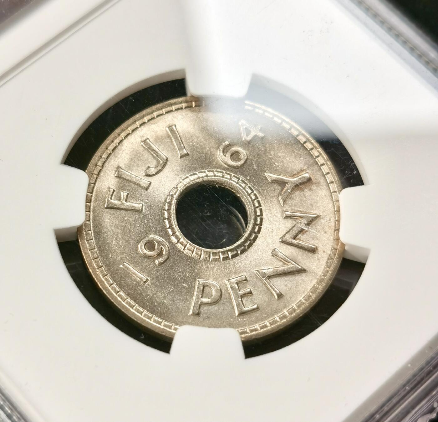 甄臻铺-世界币章拍卖（第49期）精品场拍品征集中，送拍享返佣金等优惠多多