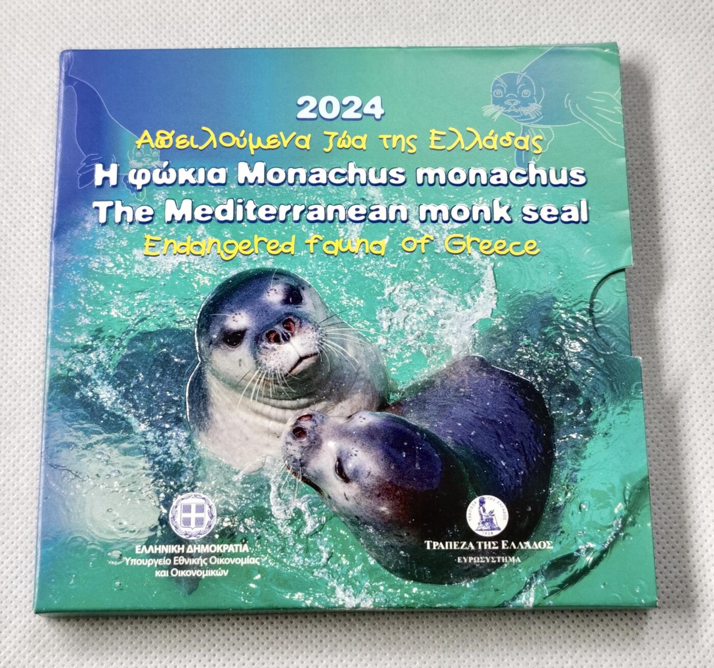 甄臻铺-世界币章拍卖（第49期）精品场拍品征集中，送拍享返佣金等优惠多多 希腊2024年地中海僧海豹5欧元精制纪念银币，属于“希腊濒危动物”系列。币身含银量33.3%，重17克，直径31毫米，仅限量发行3000枚。币面以灵动的僧海豹与海洋生物为核心图案，细腻展现地中海珍稀物种的生态之美。该币由希腊银行造币厂精制出品，原装卡册装帧，兼具生态保护纪念意义与稀缺收藏属性，是世界濒危动物主题币中的精品。