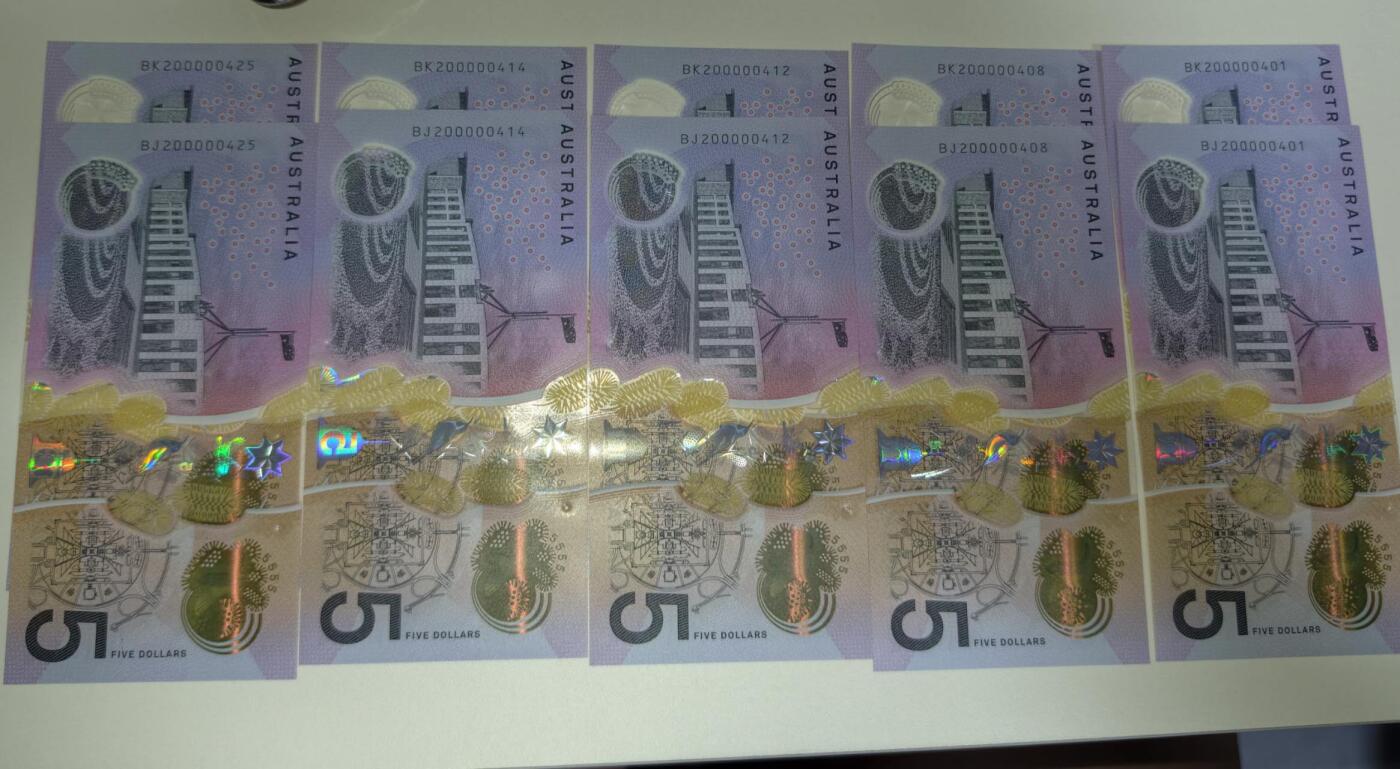 春节钱币瓷器清货捡漏拍场 【同号钞】澳大利亚新版明亮版5元塑料钞 全新UNC 五对同号10张