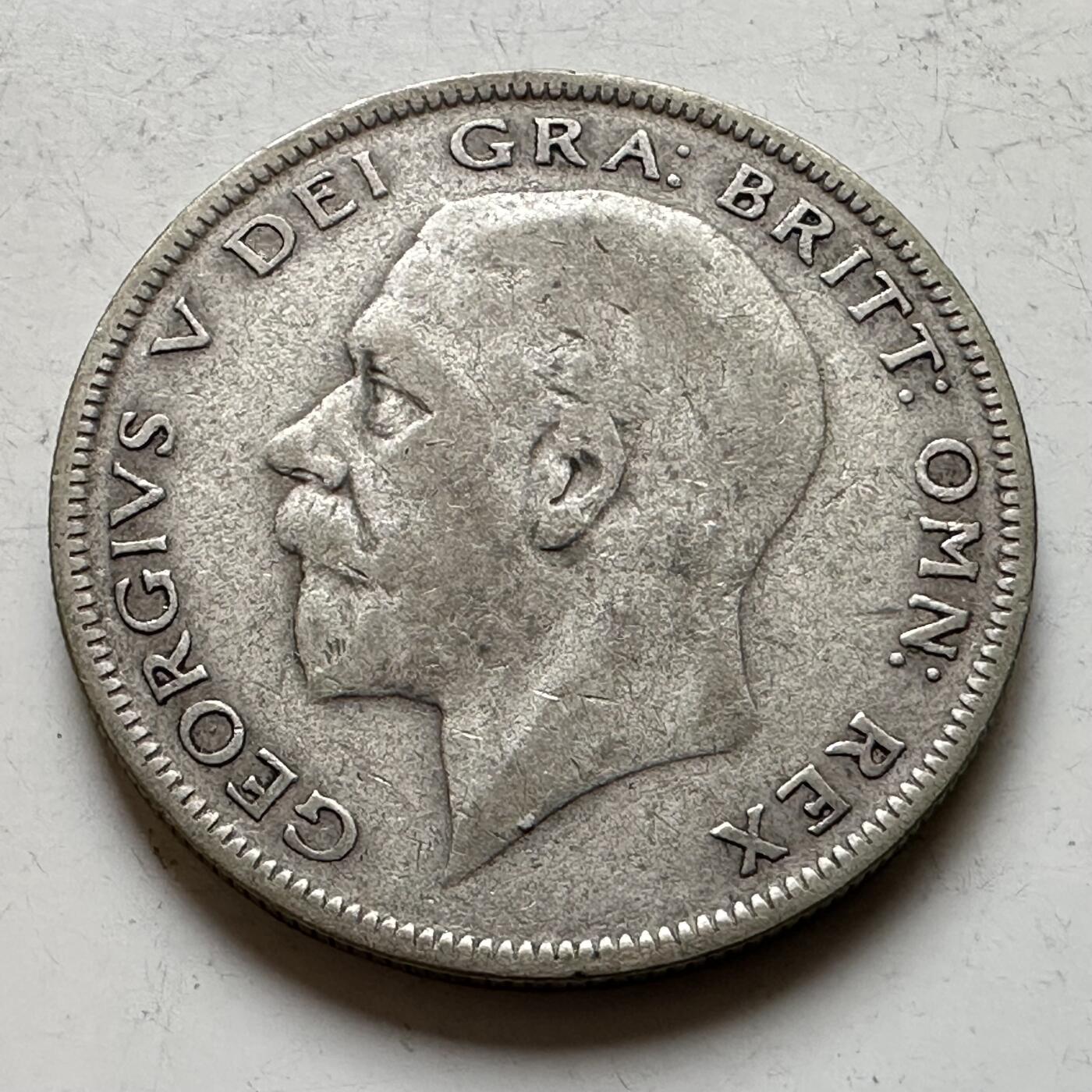 🌹外币初藏🌹🐯2026年第17场 快递将在12号停运 年前需发货的抓紧 ，年后正月十五恢复发货 英国1928年1/2克朗银币 14.1克50%银