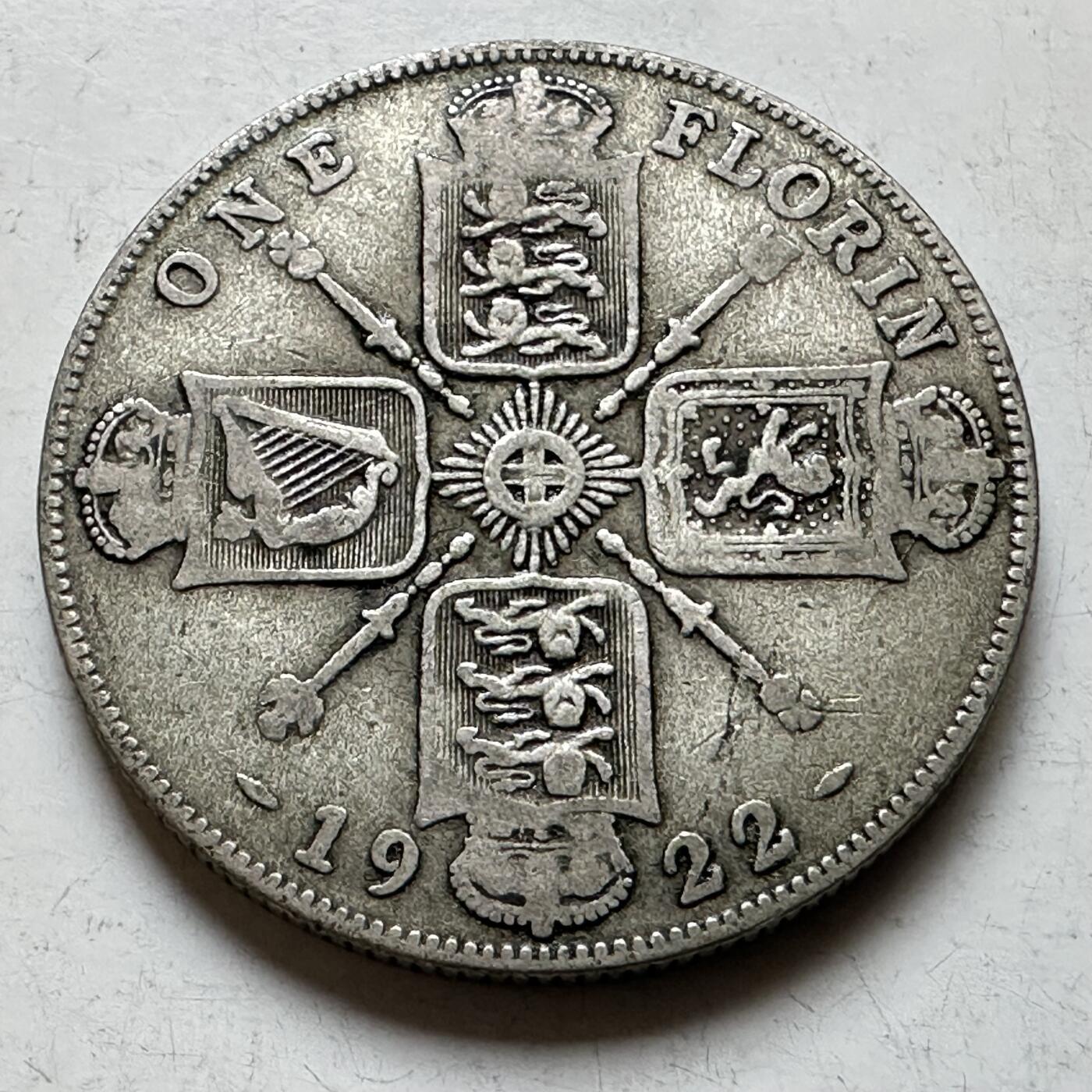 🌹外币初藏🌹🐯2026年第17场 快递将在12号停运 年前需发货的抓紧 ，年后正月十五恢复发货 英国1922年一弗罗林银币 11.3克50%银