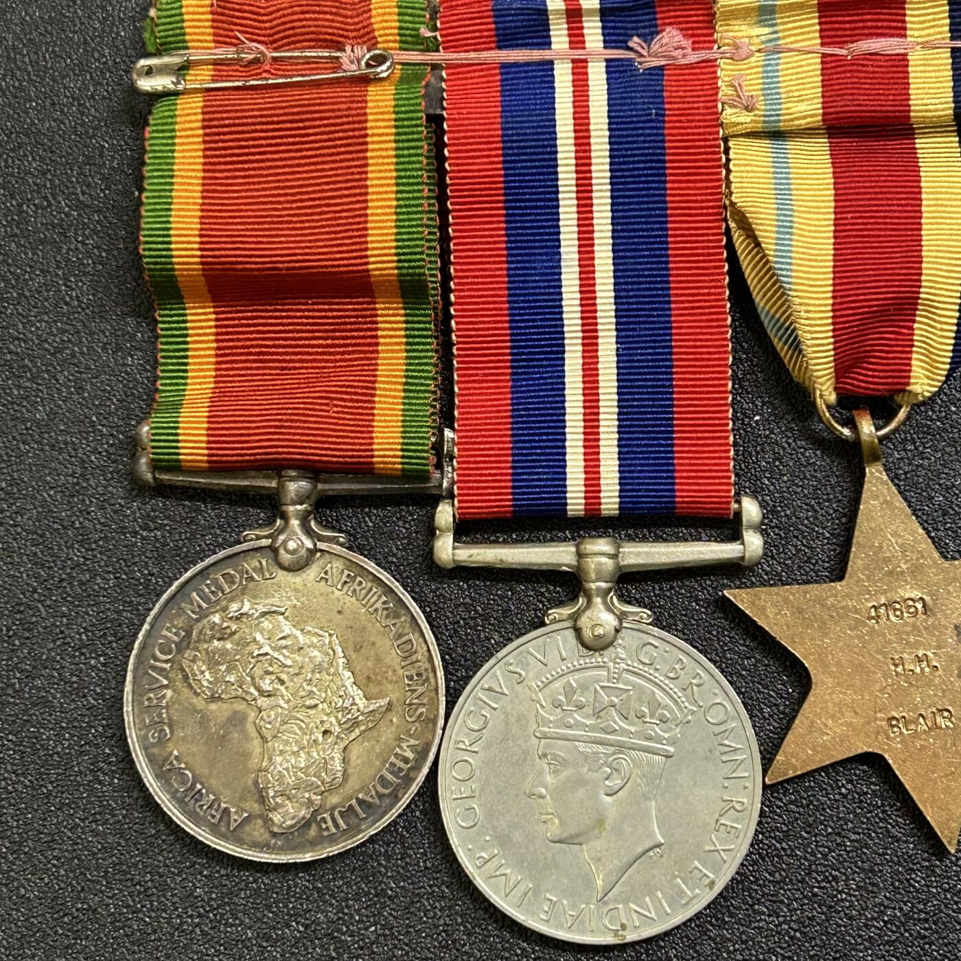 西秦中古拍卖第七十五期 英国二战非洲服役奖章联排 同一人获得 有铭文 最后一枚为银制