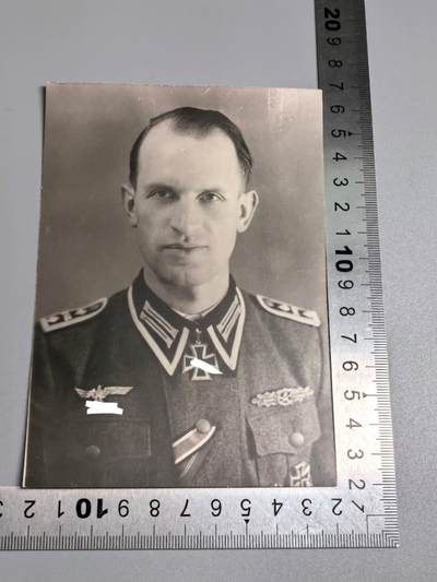 小驴勋章奖章收藏2月7日周六晚六点拍卖（珍爱和平，收藏战争，铭记历史，勿忘国耻，忠党爱国。有偿代拍，送拍规则在简介最后，参拍须阅读规则后再参拍，关系到运费包装发货时效真假辨别等关键信息，拍卖时不再发原图，看大图店主微信码在拍卖店铺介绍里） - 单兵坦克杀手Reinhold Böhmke战后原版爱克发相纸背面亲签