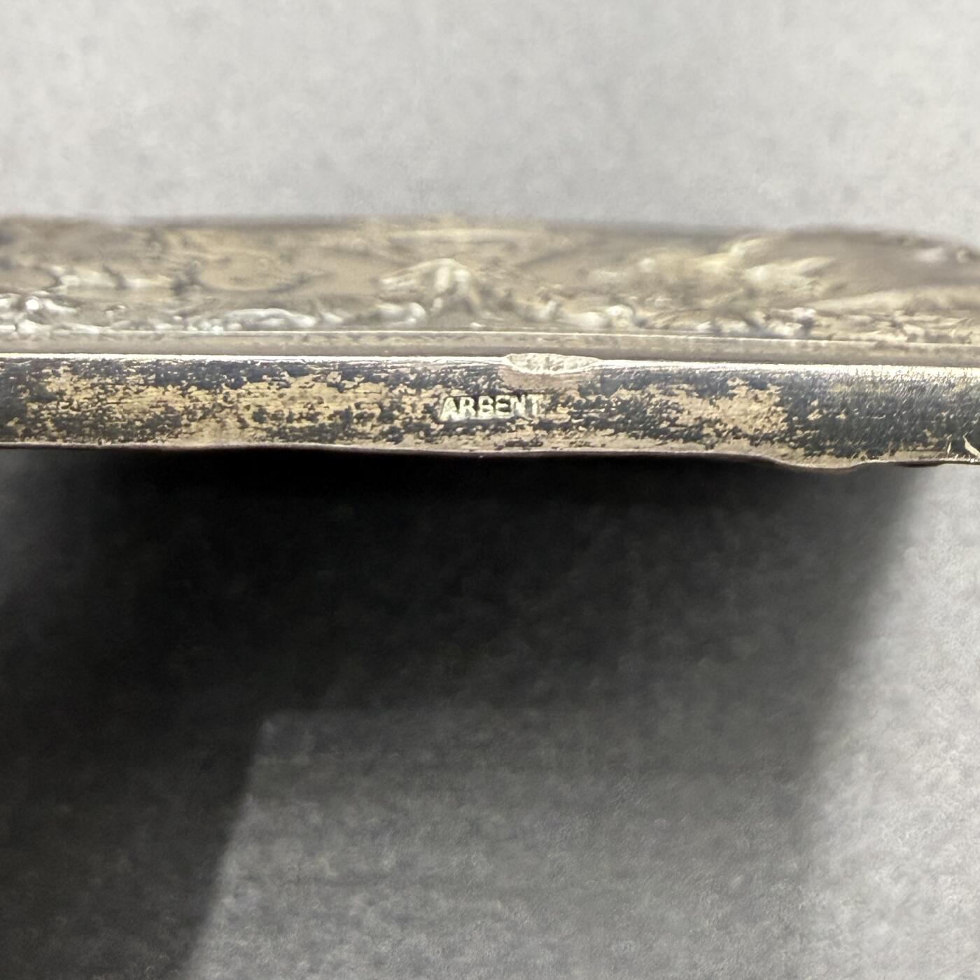 「木头集藏」“ 新岁撷珍”——章牌精品专场！ Rombaux～1903年比利时阿尔贝王子夫妇来访纪念银章，尺寸：71 × 56mm，109 g，边铭：ARGENT 银标，此款大版银章很少见！纪念马里蒙和巴斯库煤矿特许权100周年及阿尔贝王子夫妇来访。正面右侧为比利时国王利奥波德二世与先王利奥波德一世，左侧为阿尔贝王子（即后来的阿尔贝一世国王）与王子妃伊丽莎白。