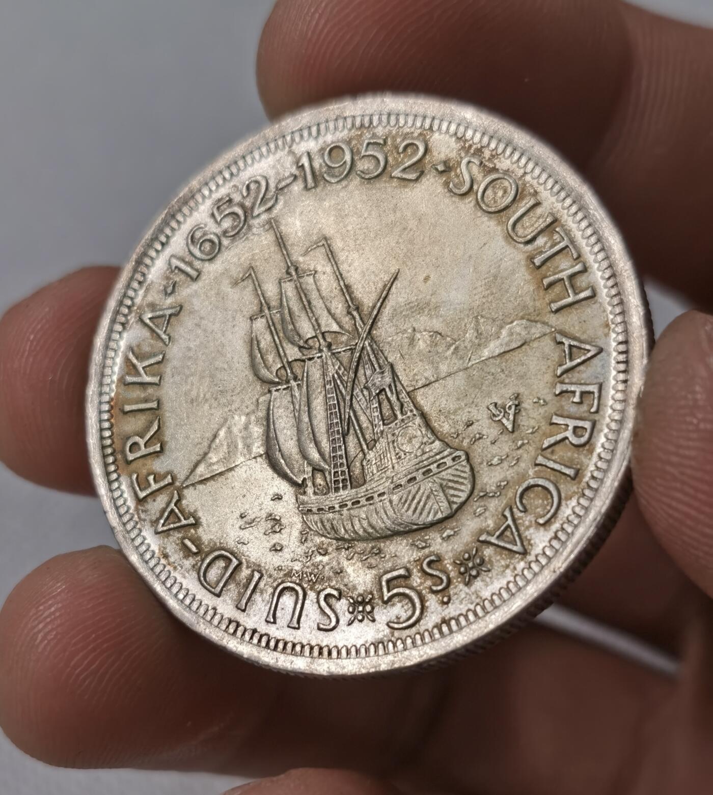 甄臻铺-世界币章拍卖（第49期）精品场拍品征集中，送拍享返佣金等优惠多多