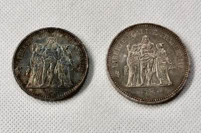 甄臻铺-世界币章拍卖（第49期）精品场拍品征集中，送拍享返佣金等优惠多多 - 1976法国50法郎银币+1965法国10法郎银币，黑色包浆，细节见图