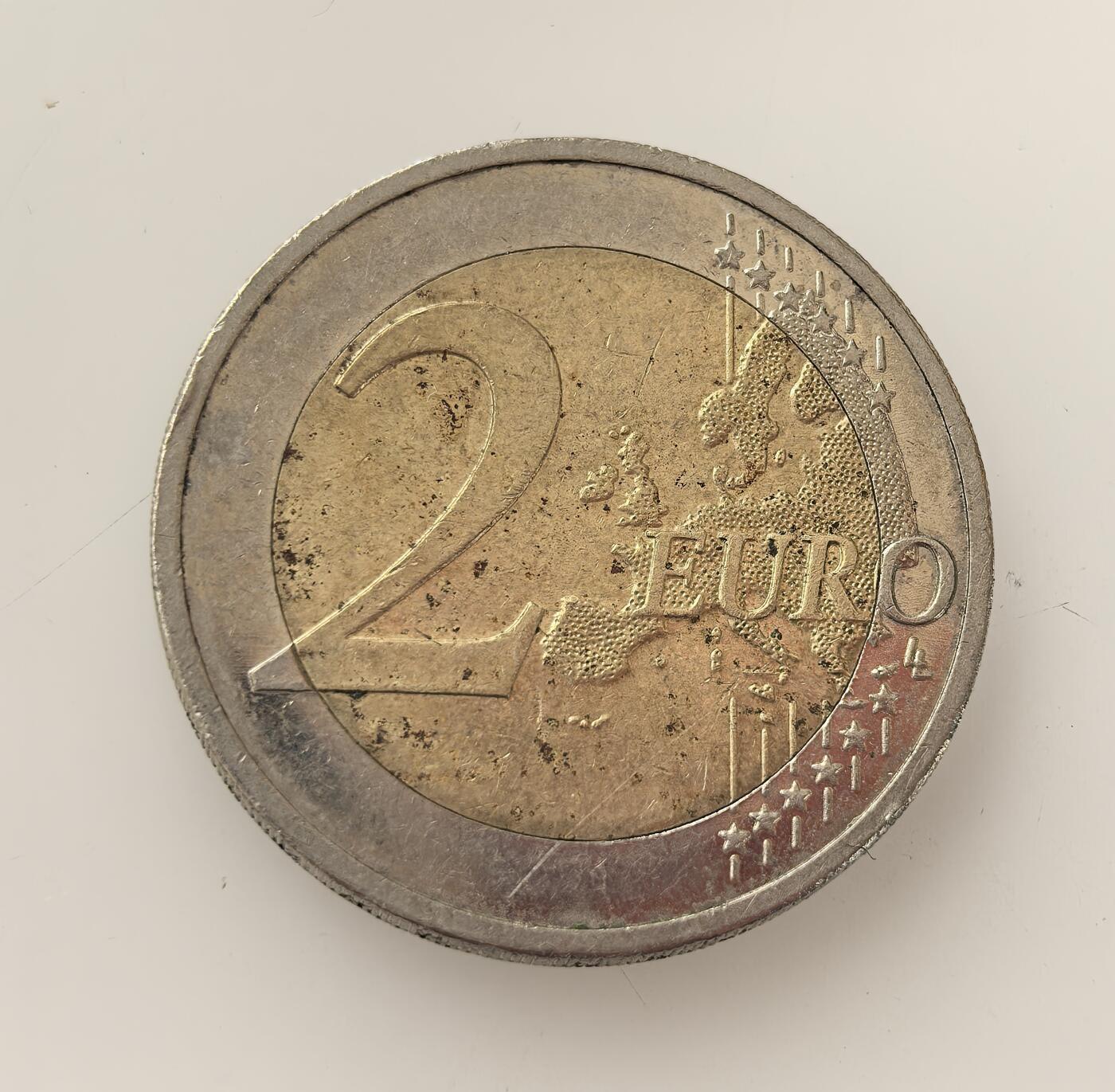 外国优质老铜币高银银币，周六九点倒数截拍，满百包邮，持续收拍，年后发货 德国2 欧元巴伐利亚州纪念币G版，属德国联邦州系列，正面铸巴伐利亚标志性的新天鹅堡并标注 “BAYERN”，背面为欧元统一面额图案，见证德国州域文化符号与欧元货币体系的融合。