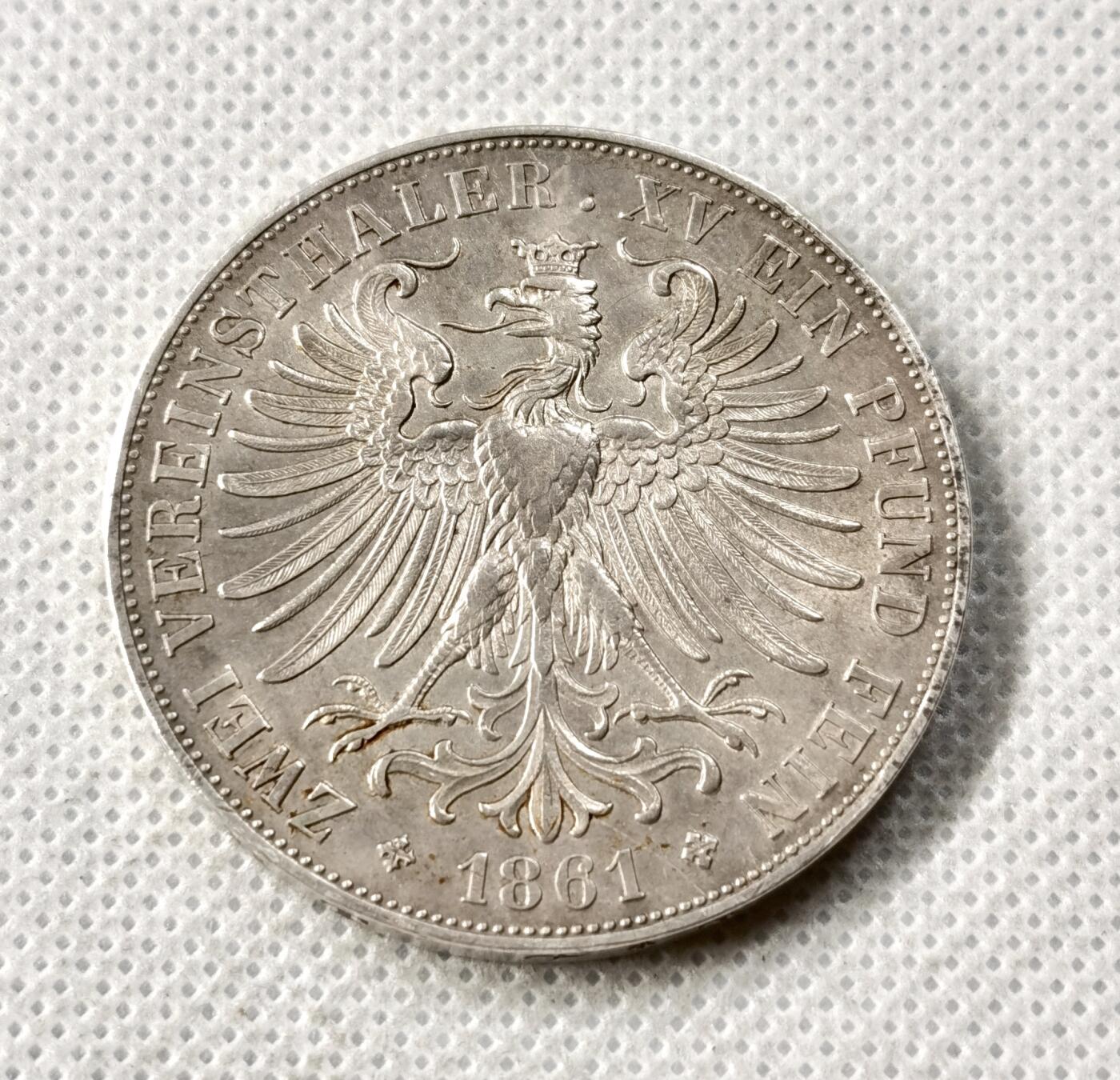 甄臻铺-世界币章拍卖（第49期）精品场拍品征集中，送拍享返佣金等优惠多多 1861年法兰克福少女泰勒，55-58的品相，好包浆老味道