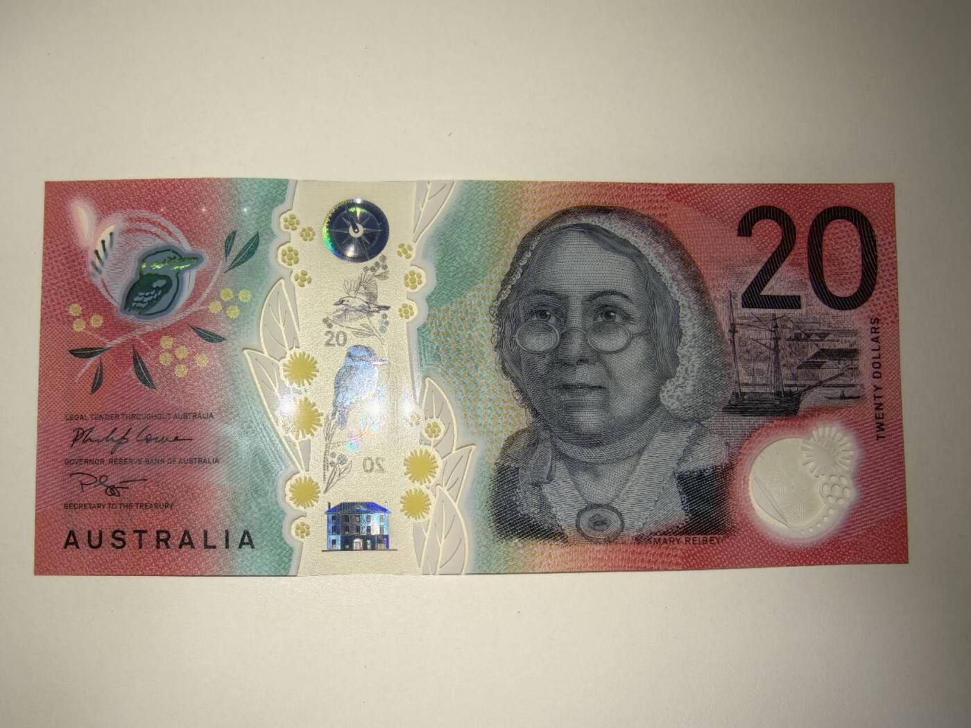 春节钱币瓷器清货捡漏拍场 澳大利亚新版明亮版20元，全新UNC一张，很漂亮