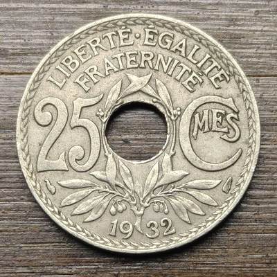 【铜匠收藏】★第147★散币专场 不寄存，30包邮。不满30元，支付5元运费。《接受代拍 代送NGC评级》 23【无寄存】法国 1930年 25分 中孔 铜镍币