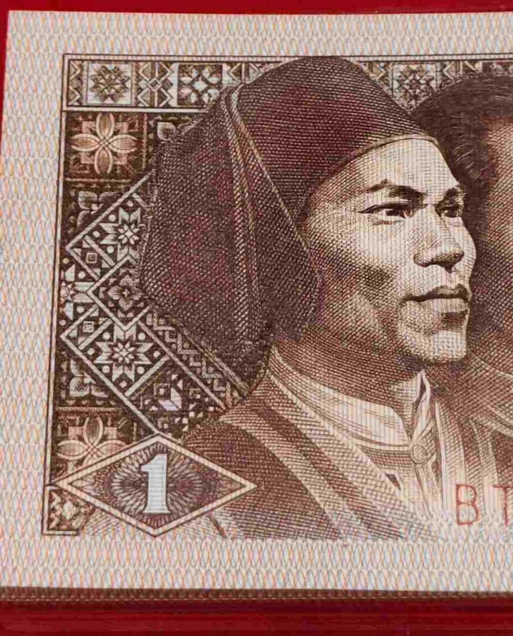 8001背红·金点中·双内无1百连顺子号一刀