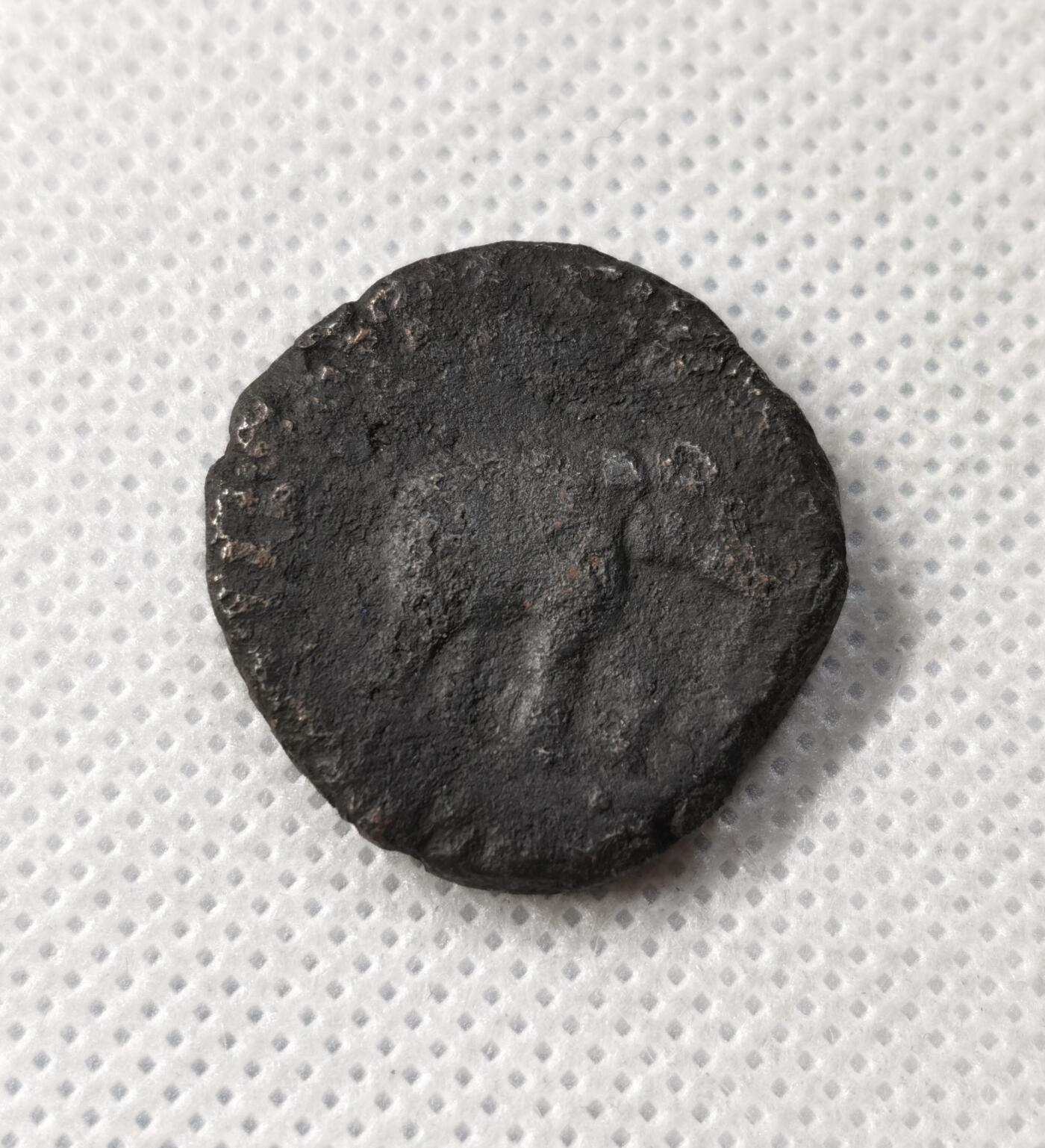 甄臻铺-世界币章拍卖（第49期）精品场拍品征集中，送拍享返佣金等优惠多多 阿泽斯二世5德拉马克打制铜币 公元前35-12世纪 正瘤牛背大象 该版铸造量极少 保存不易 图案铭文依稀可见 相较背站狮版极为罕见 喜欢丝路币的朋友可以凑版收藏