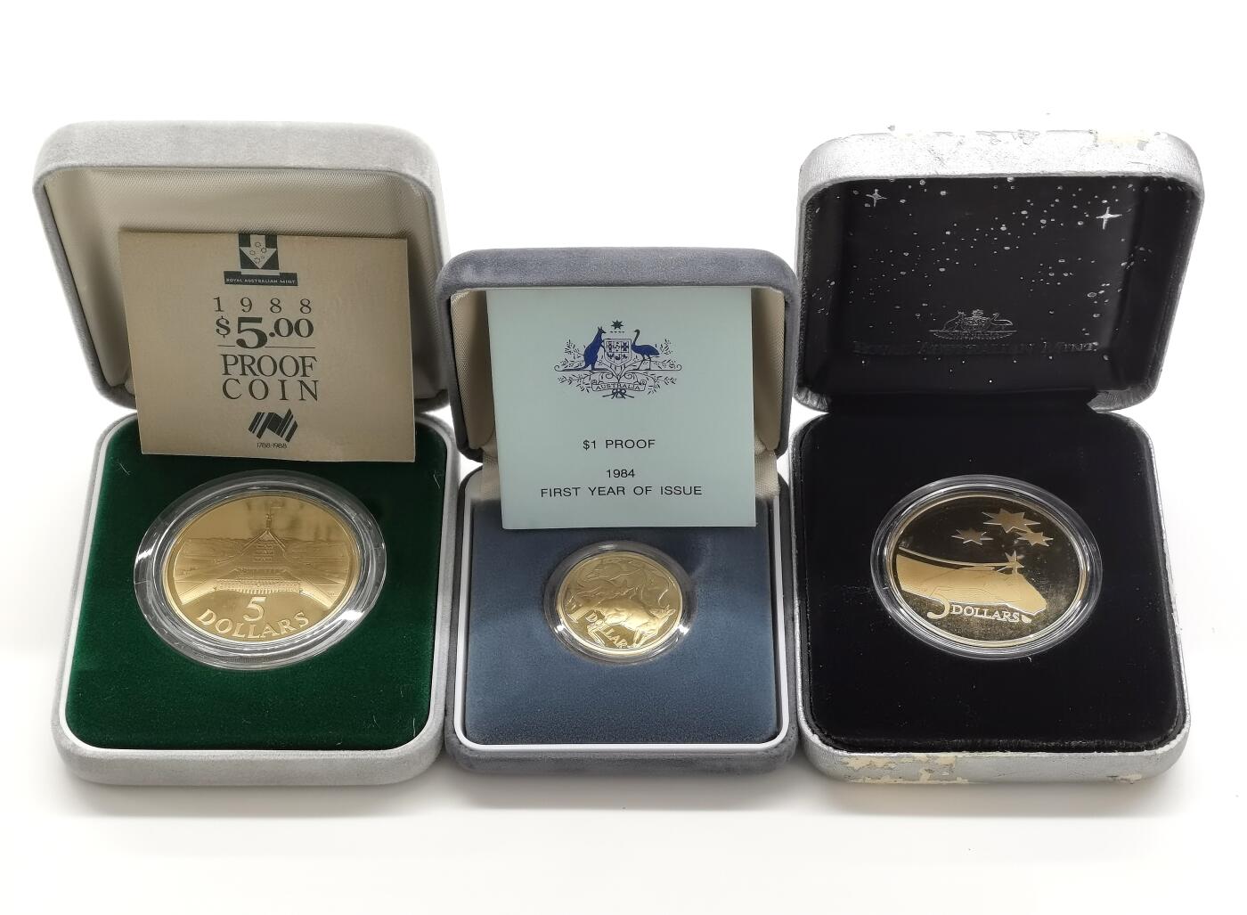 博洋堂“心向春光”2月精品大拍专场暨第160期（全场包邮） 澳大利亚1984年1元、1988年5元、1992年5元精制币3枚一组，原盒其中2枚有证书