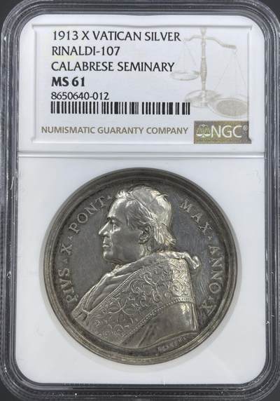 「木头集藏」“ 新岁撷珍”——章牌精品专场！ - BIANCHI～1913年梵蒂冈教皇庇护十一世“卡拉布里亚神学院”纪念银章，MS 61 ，直径：44 mm，背面拉丁语“ALVMNOS ECCLESIAE CALABRIAE INSTITUENDIS”，译为“为培养卡拉布里亚教会的神职人员