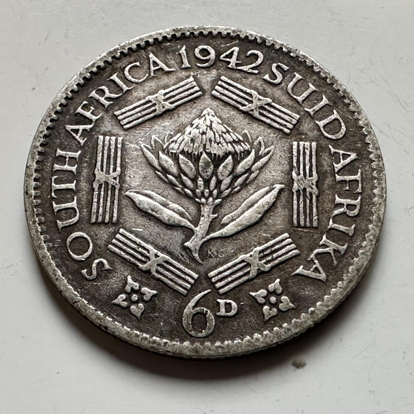 🌹外币初藏🌹🐯2026年第17场 快递将在12号停运 年前需发货的抓紧 ，年后正月十五恢复发货 英属南非1942年六便士银币 2.83克80%银