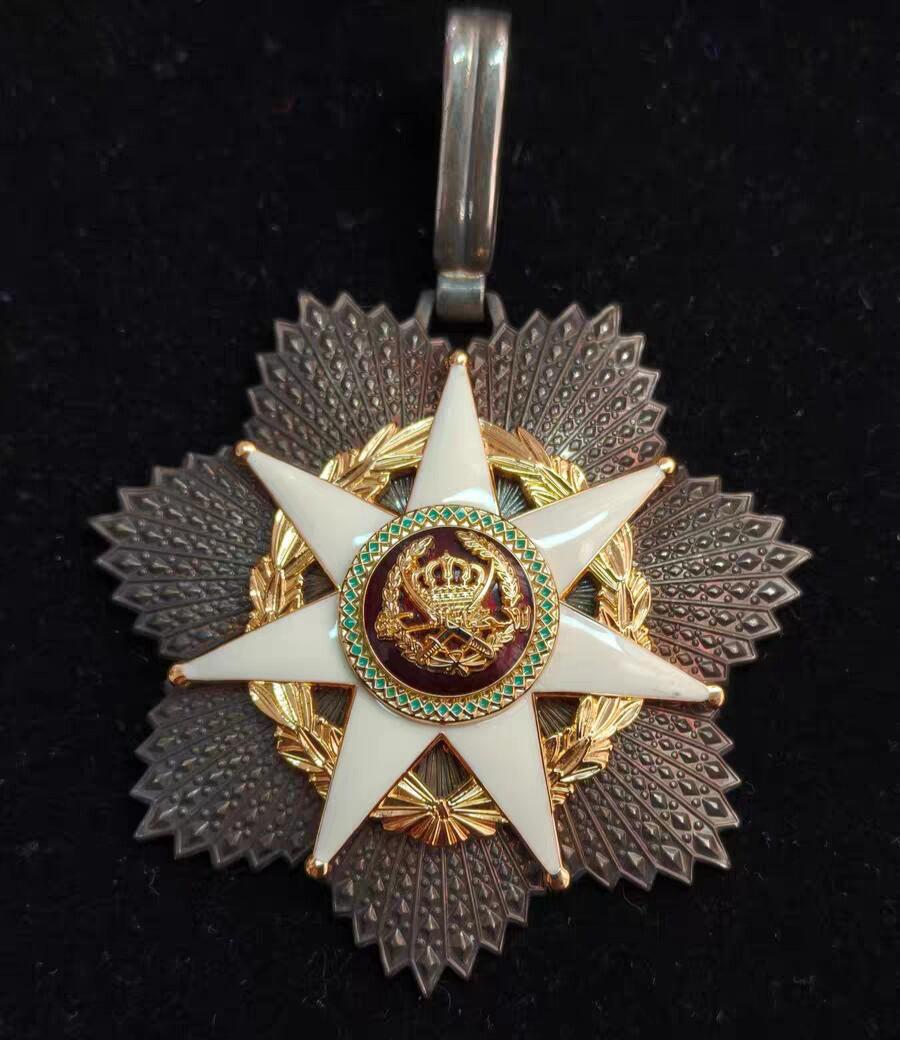 2026新年第一场  约旦军事功勋勋章 早期初版 纯银局部镀金 二等大军官级颈授 只授予将官 超大克重快70克大重量