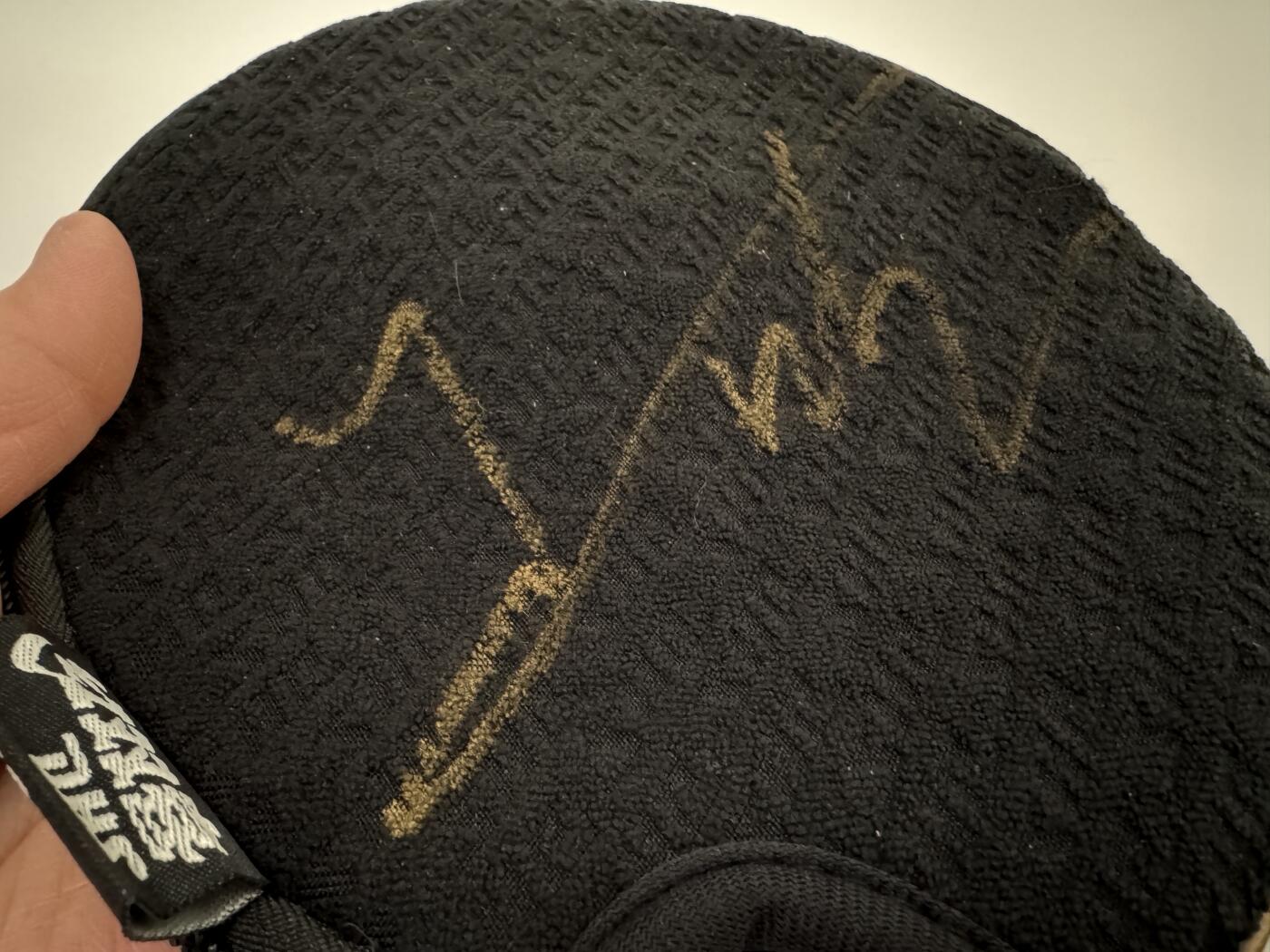 零元拍：男子乒乓球大满贯得主，国乒男队主教练王皓指导亲签王导自用红双喜乒乓球拍套！