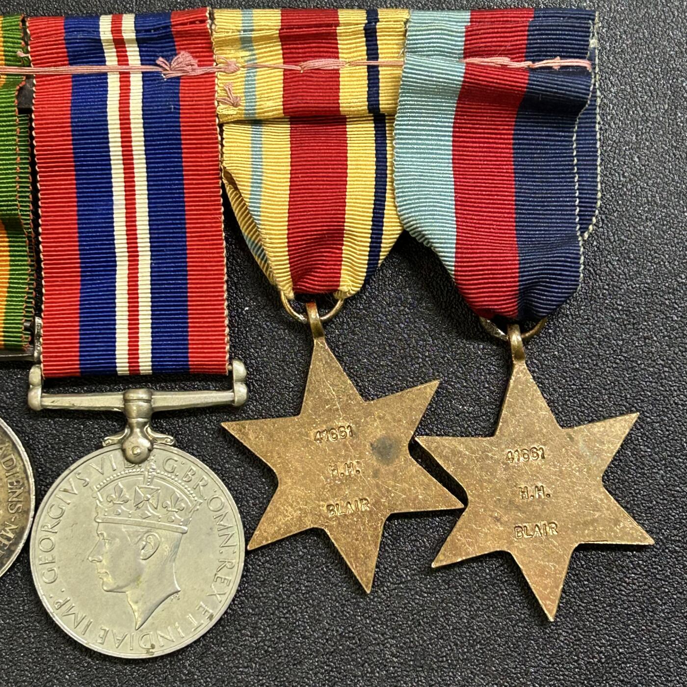 西秦中古拍卖第七十五期 英国二战非洲服役奖章联排 同一人获得 有铭文 最后一枚为银制