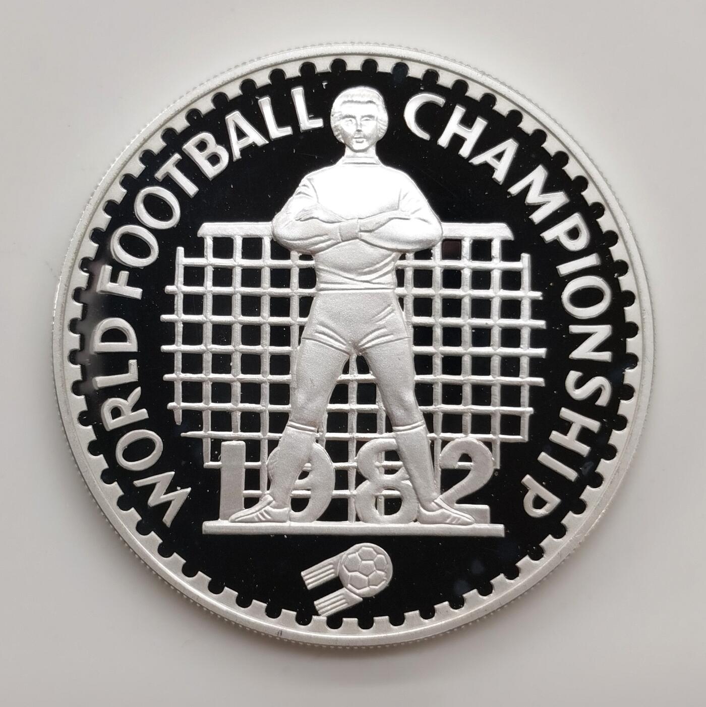 博洋堂“心向春光”2月精品大拍专场暨第160期（全场包邮） 莱索托1982年西班牙世界杯10马洛蒂，足球精制银币，23.3克 925银