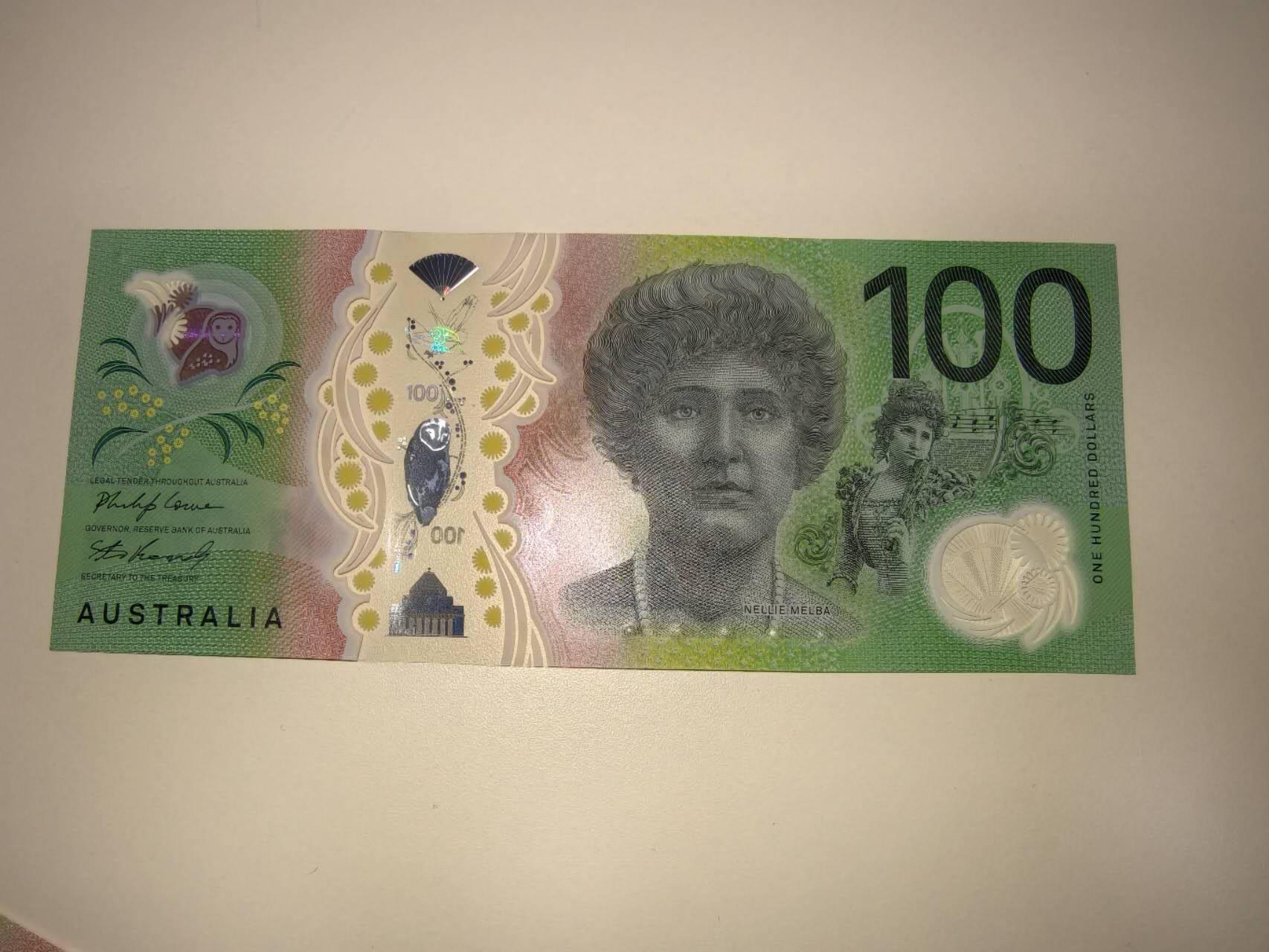 春节钱币瓷器清货捡漏拍场 澳大利亚新版100元塑料钞一张，全新UNC，莫纳什爵士，非常漂亮