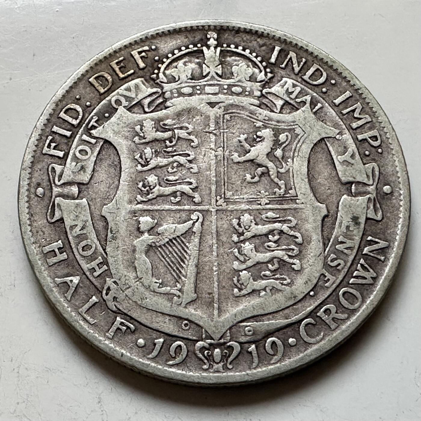 🌹外币初藏🌹🐯2026年第17场 快递将在12号停运 年前需发货的抓紧 ，年后正月十五恢复发货 英国1919年1/2克朗银币 14.1克92.5%高银