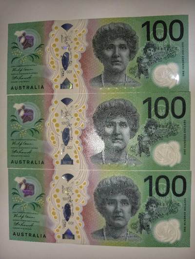 春节钱币瓷器清货捡漏拍场 - 澳大利亚新版100元塑料钞，全新UNC连号三张，非常漂亮